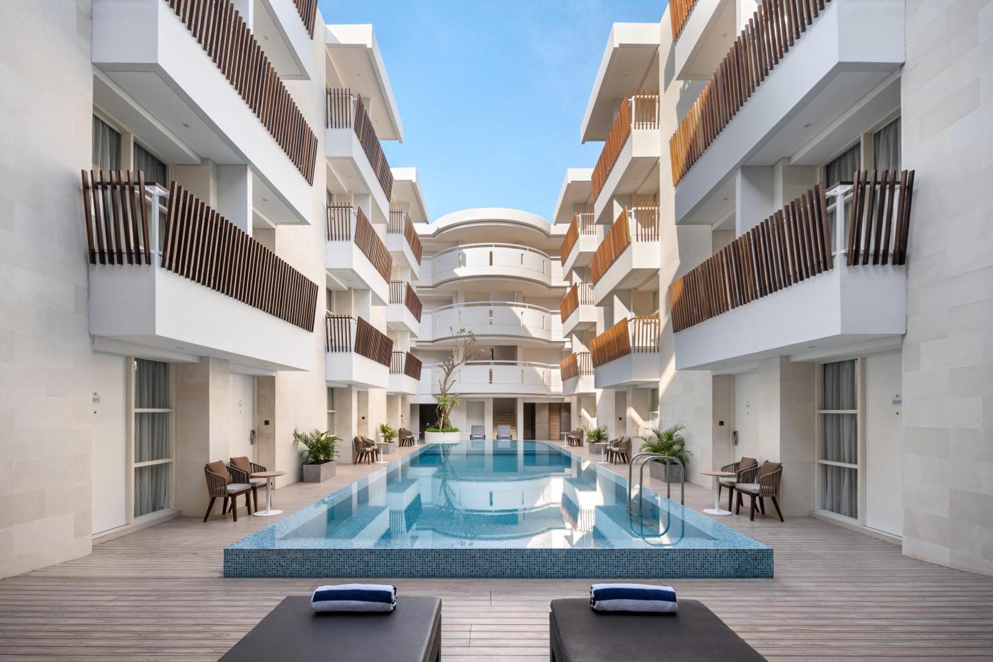 Holiday Inn Express Bali Sunset Road By Ihg Kuta Lombok Extérieur photo