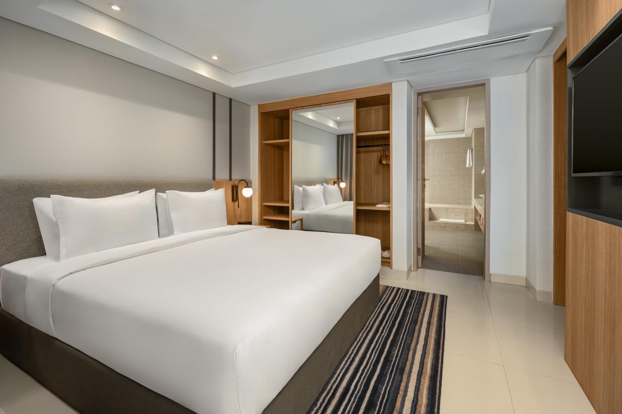 Holiday Inn Express Bali Sunset Road By Ihg Kuta Lombok Extérieur photo