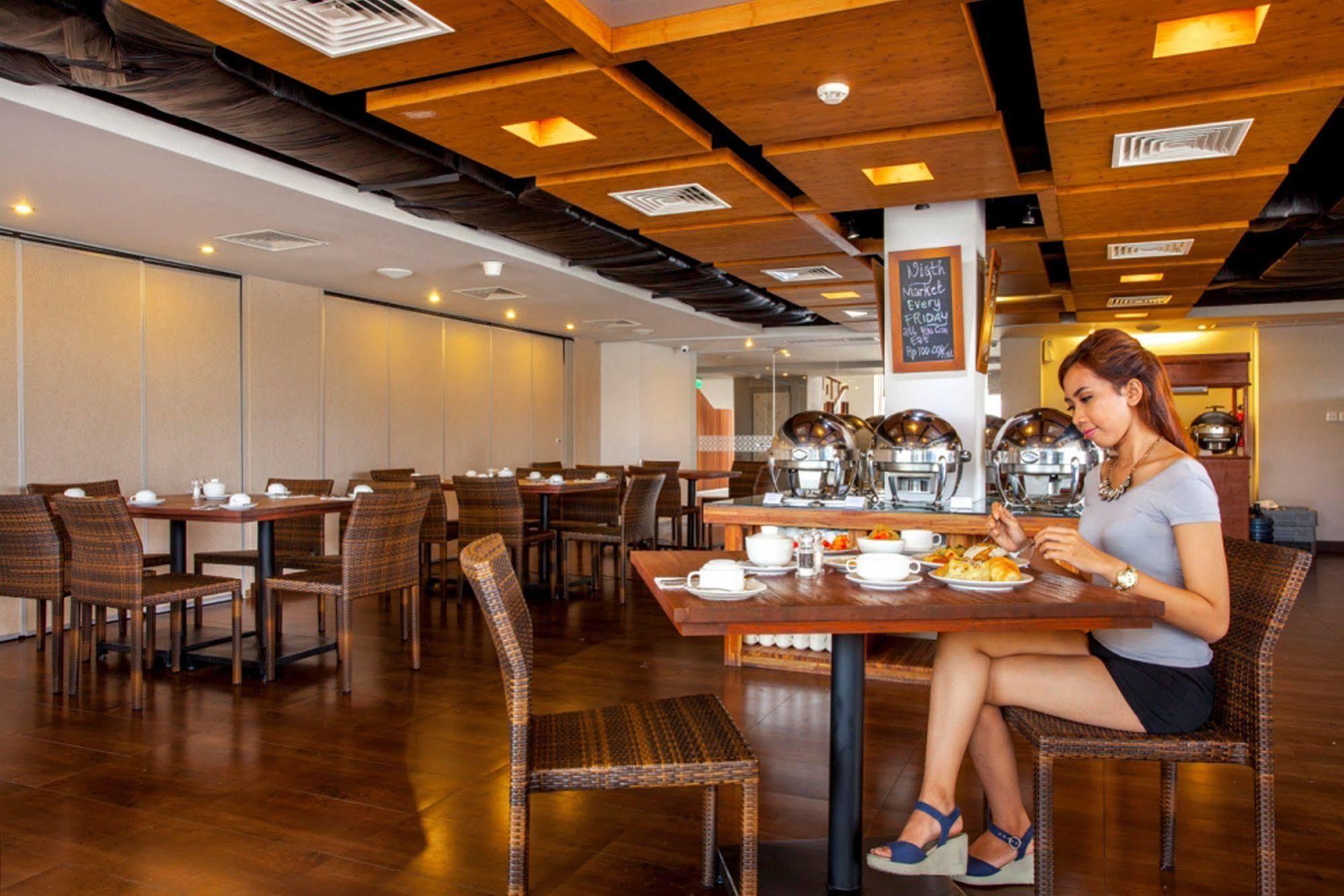 Holiday Inn Express Bali Sunset Road By Ihg Kuta Lombok Extérieur photo