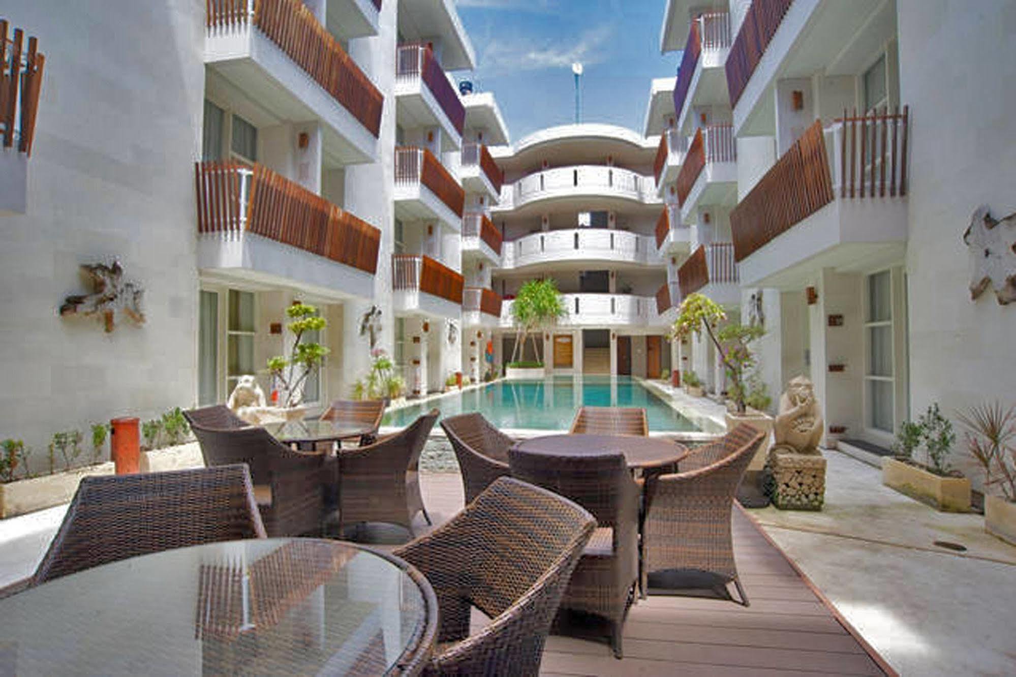 Holiday Inn Express Bali Sunset Road By Ihg Kuta Lombok Extérieur photo