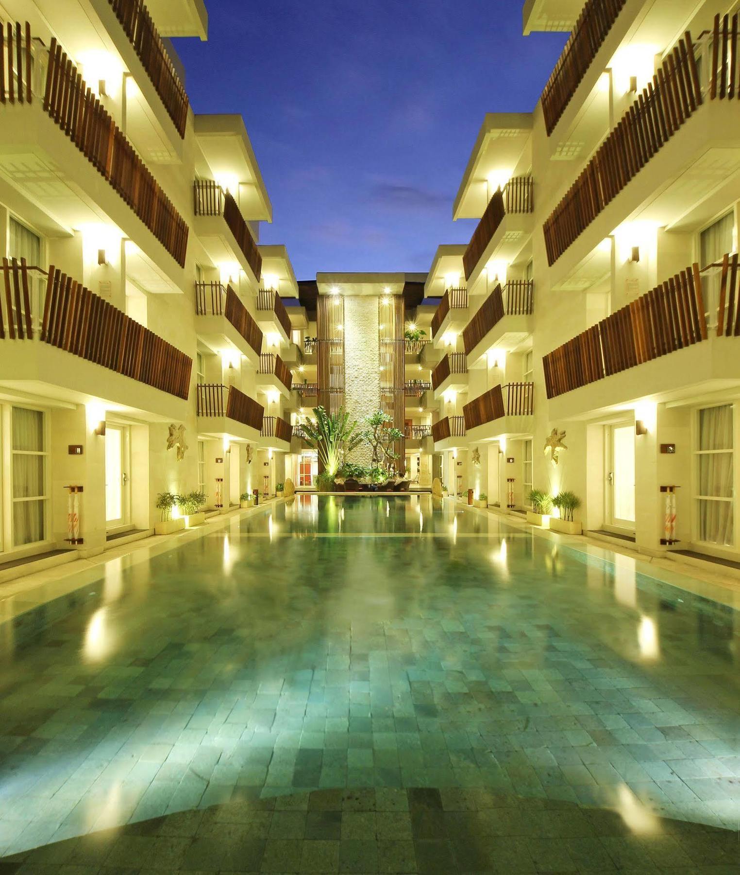 Holiday Inn Express Bali Sunset Road By Ihg Kuta Lombok Extérieur photo